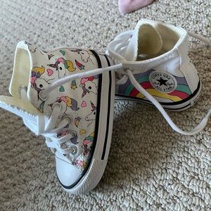 Converse toddler high tops in size 5
